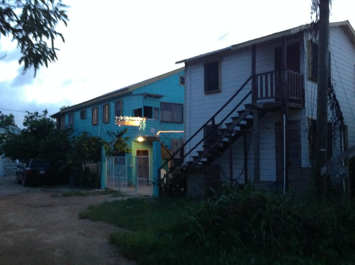 Placencia Hostel Exterior photo